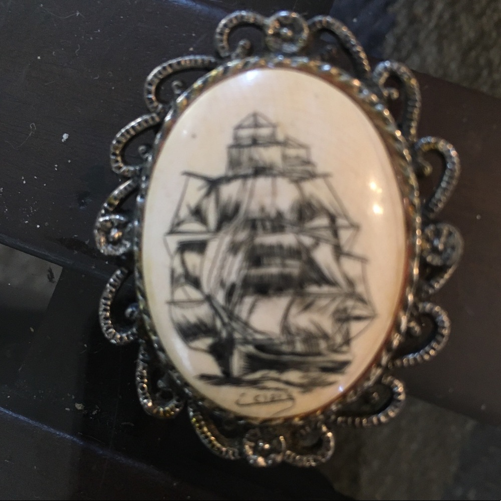 Vintage scrimshaw brooch.